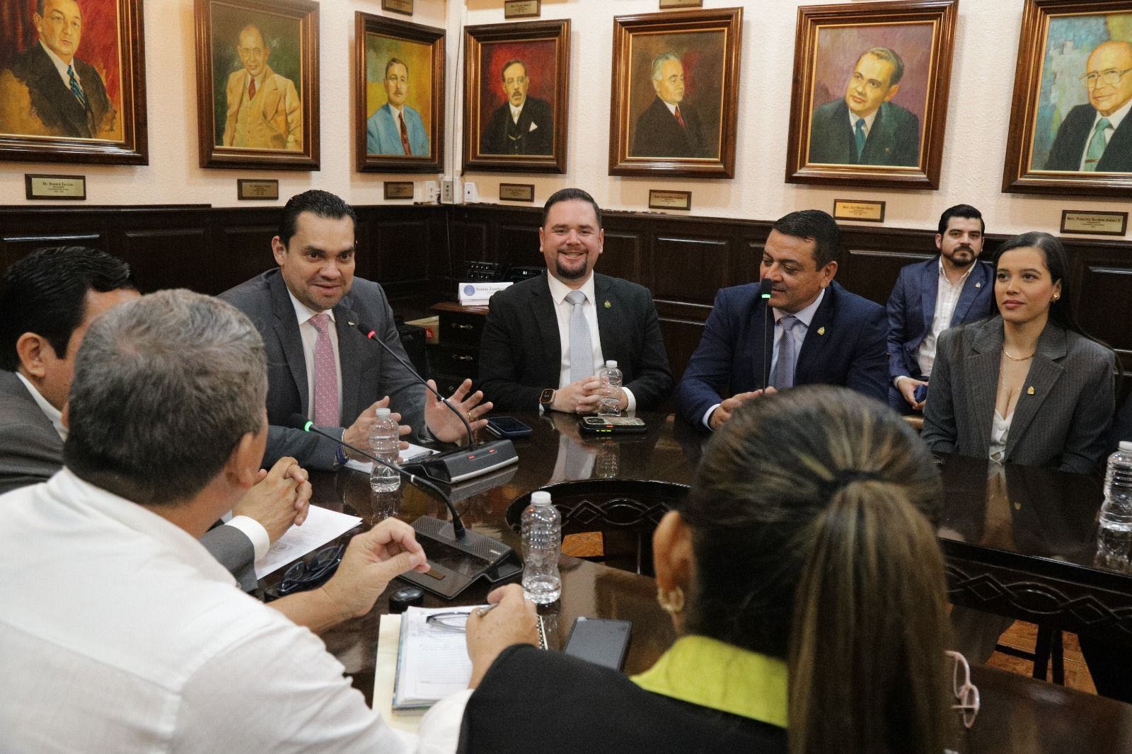 Congreso y alcaldes impulsan proyectos para Santa Bárbara